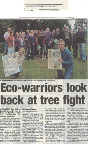 A group of people standing in a grass field

AI-generated content may be incorrect.