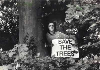 A person holding a sign in a tree

AI-generated content may be incorrect.